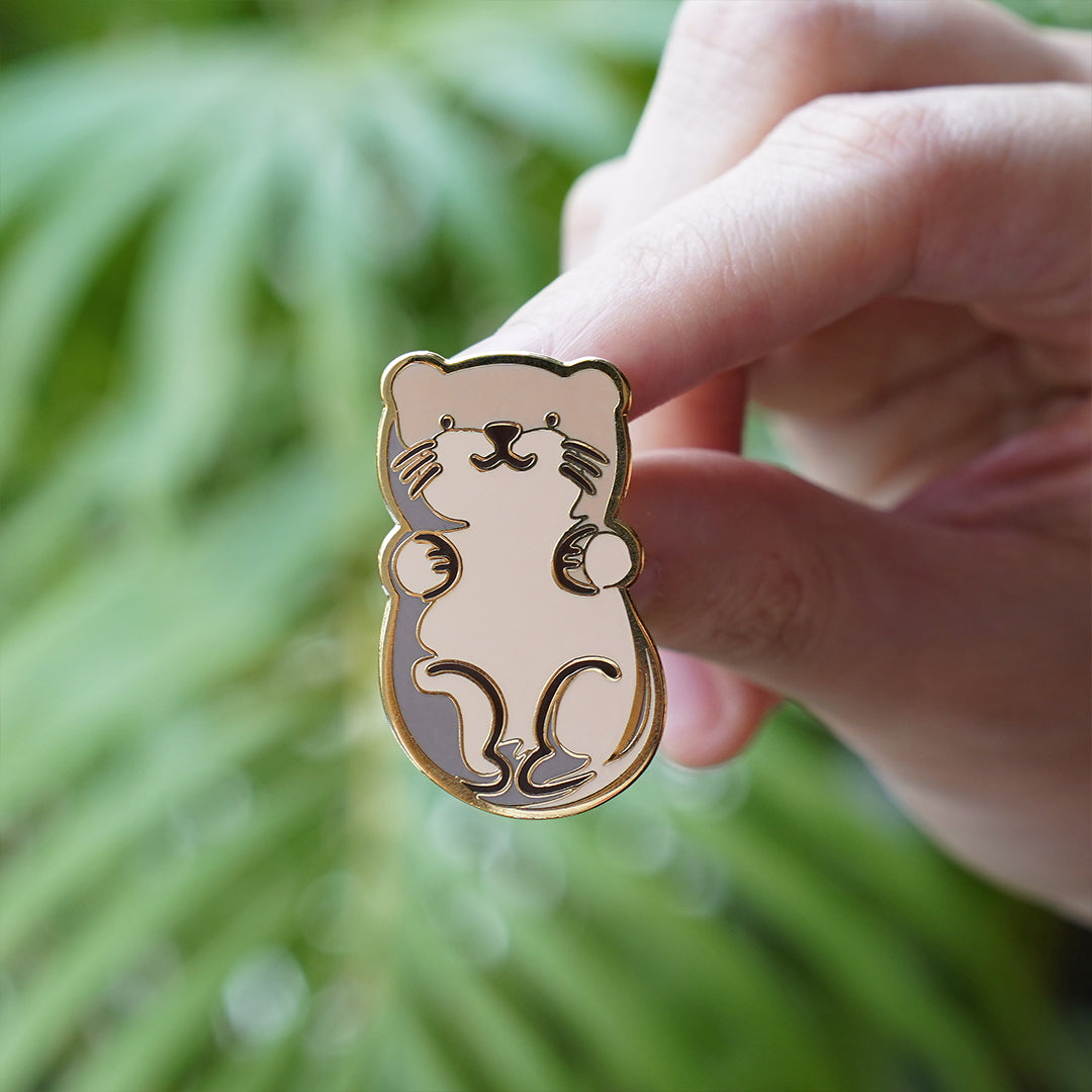 Singapura Otter Enamel Pin